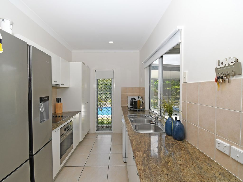 A Home By The Sea - Toogoom - 4BR - Pool - Aircon - Outside Pet Friendly