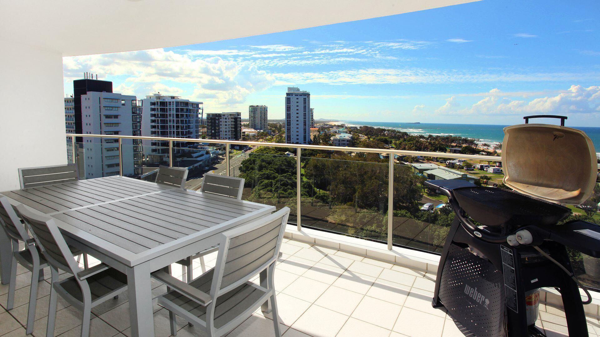 Sebel 808 - Two Bedroom Resort Unit with Amazing Ocean views + Wifi + Aircon and BBQ