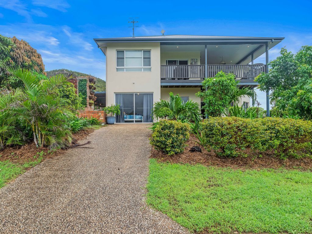 Serene Home in the Peaceful, Private Suburb of Hydeaway Bay