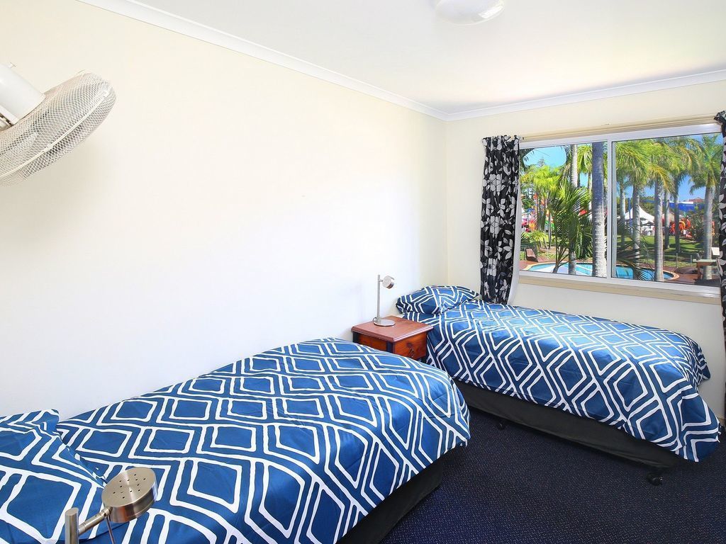 Resort Style - The Oasis Resort Villa 7, 2 Landsborough Pde