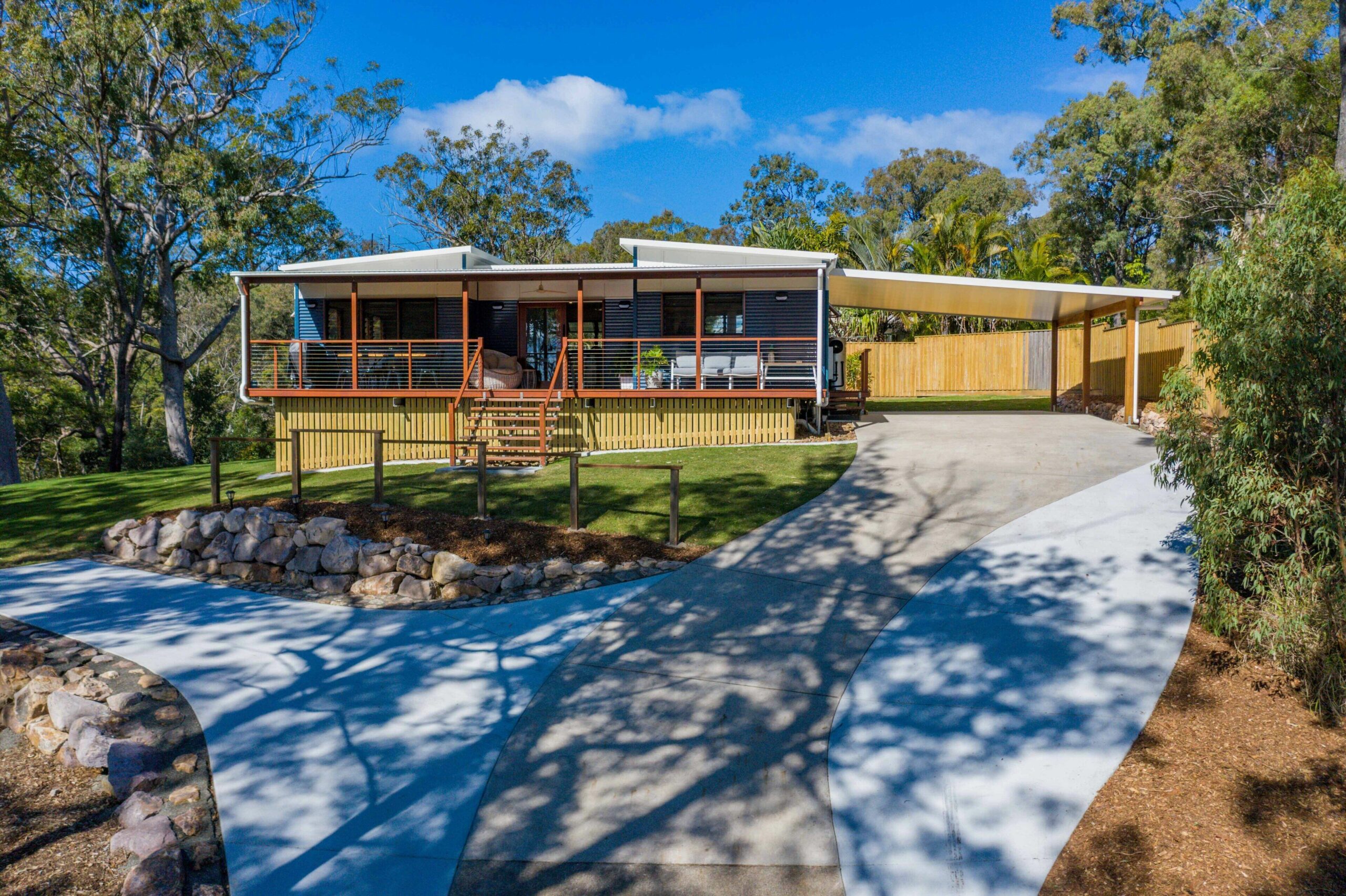 Little Mountain Retreat Where the Bush Meets the Beach