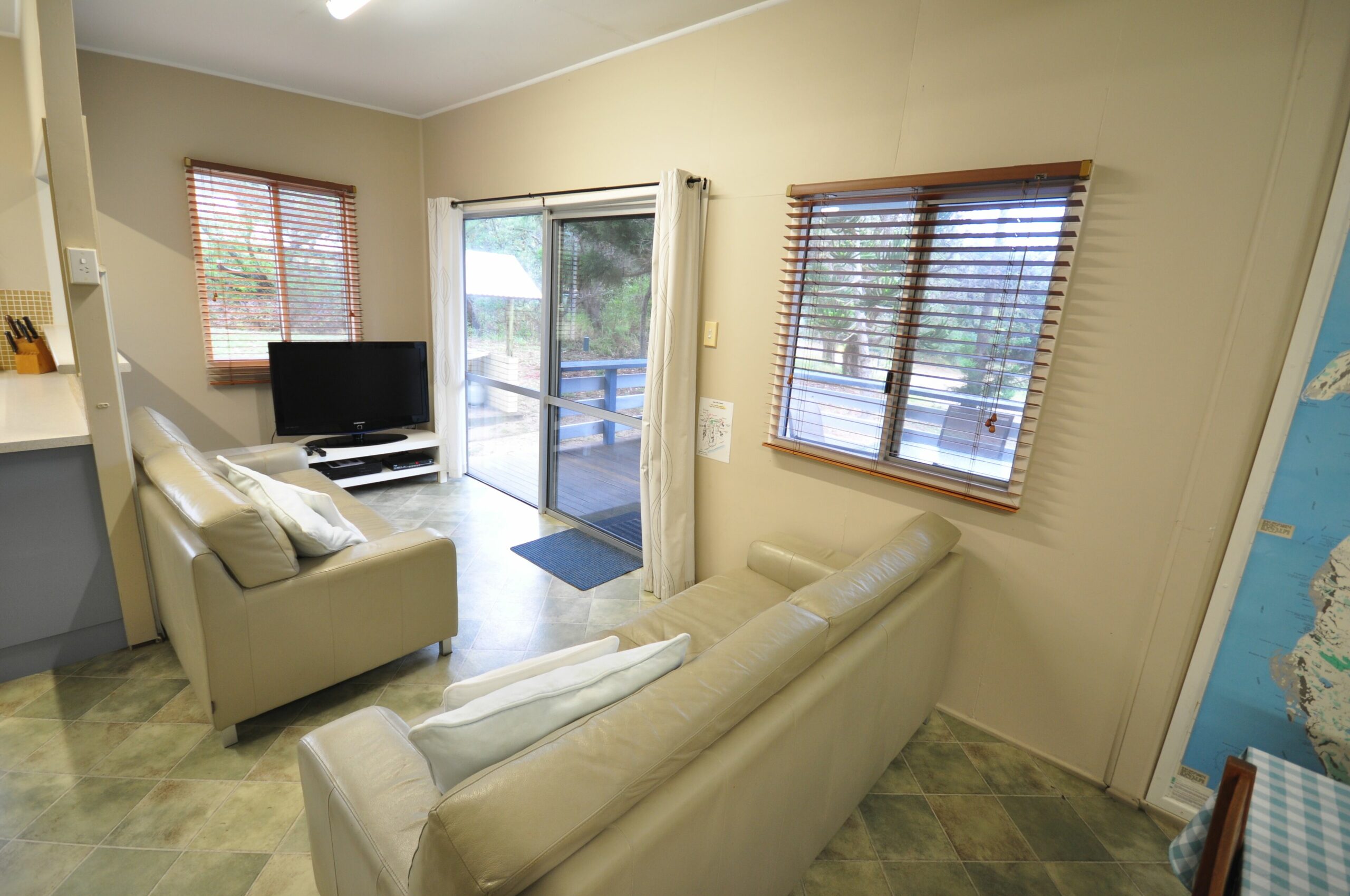 Fins - Happy Valley, Fraser Island - 5 Bedroom 4 Bath 2 Kitchen Free Wifi