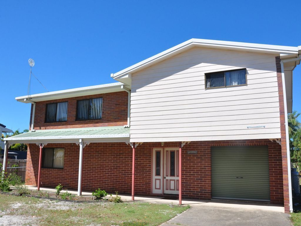 31 Bombala Crescent - Two Storey Home With Covered Outdoor Deck, Fully Fenced Backyard. Pet Friendly