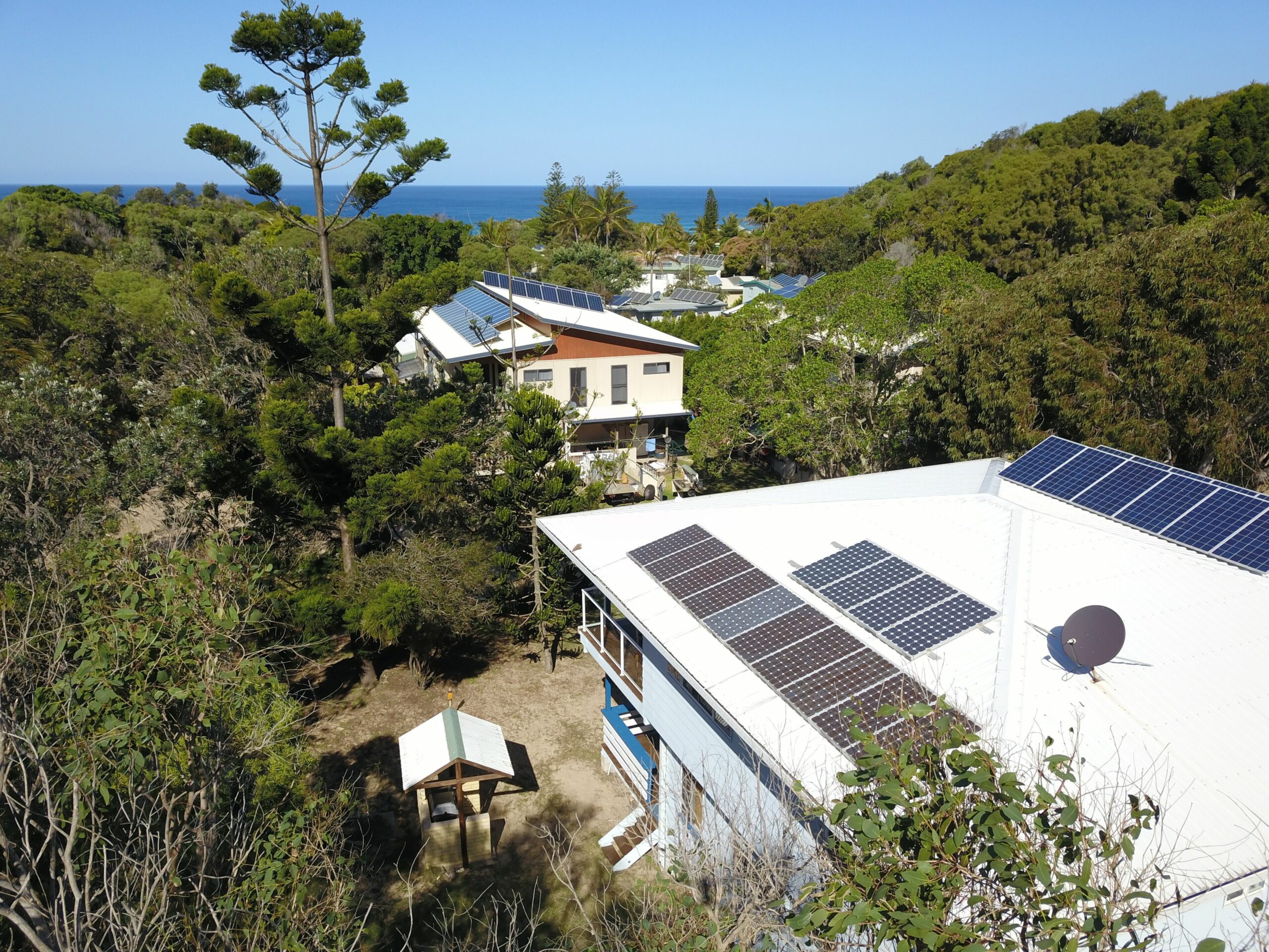 Fins - Happy Valley, Fraser Island - 5 Bedroom 4 Bath 2 Kitchen Free Wifi