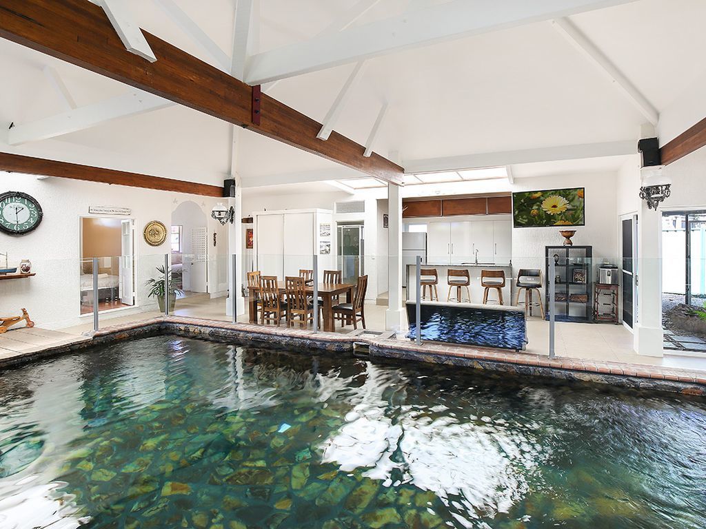 Indoor Pool & Hot Spa/jacuzzi~pet Friendly, Wifi, Pool Table, AC, 6 Tvs, Foxtel