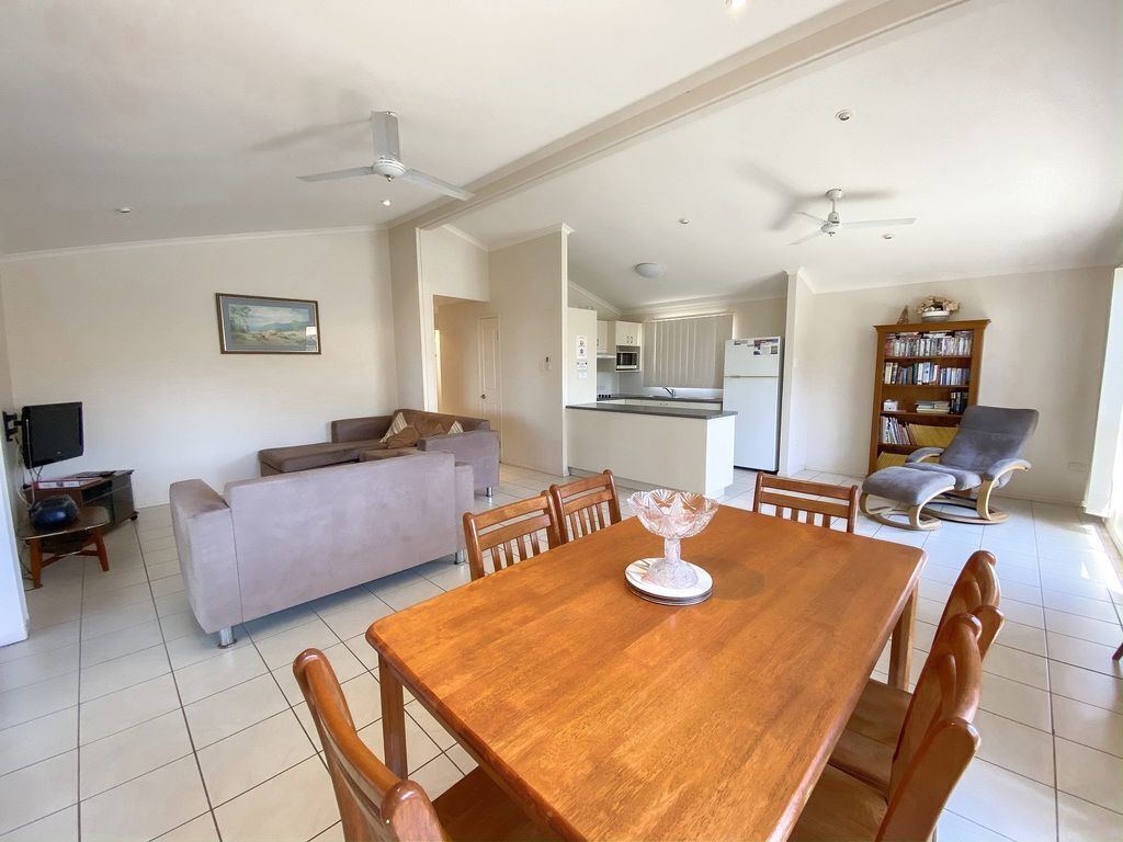 On The Bank - Burrum Heads- Riverfront- 3br- Aircon