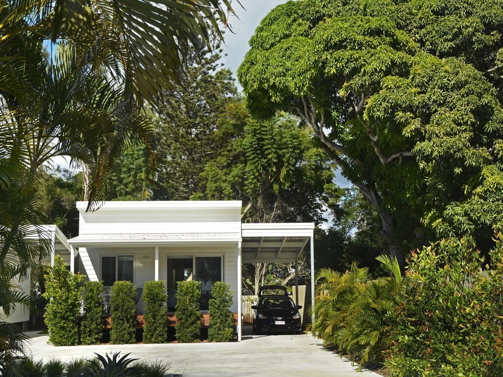 Garden View Apartment Opposite The Beach