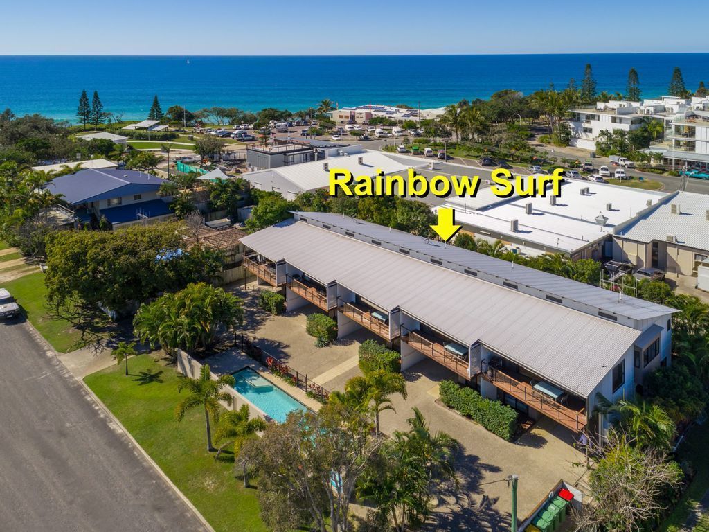 Unit 4 Rainbow Surf - Modern, Double Storey Townhouse With Large Shared Pool, Close to Beach and Shop