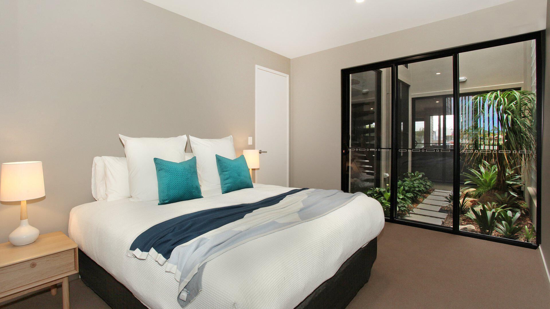 Culbara 23b - Modern 5 Bedroom Townhouse on Mooloolaba Canal with Pool + Pontoon + Aircon!