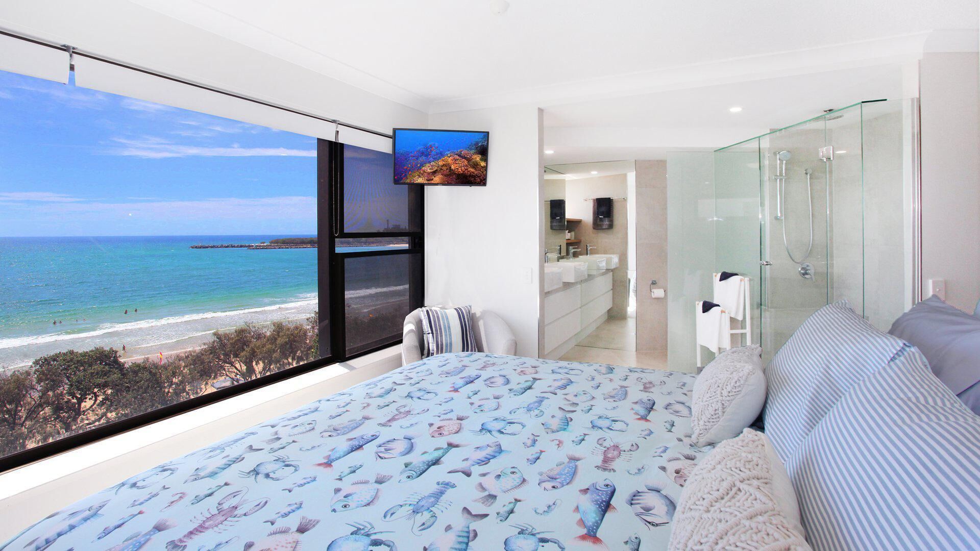 Parkyn Place 7 - Newly Refurbished 3 Bedroom Oceanfront Apartment w/FREE WIFI!
