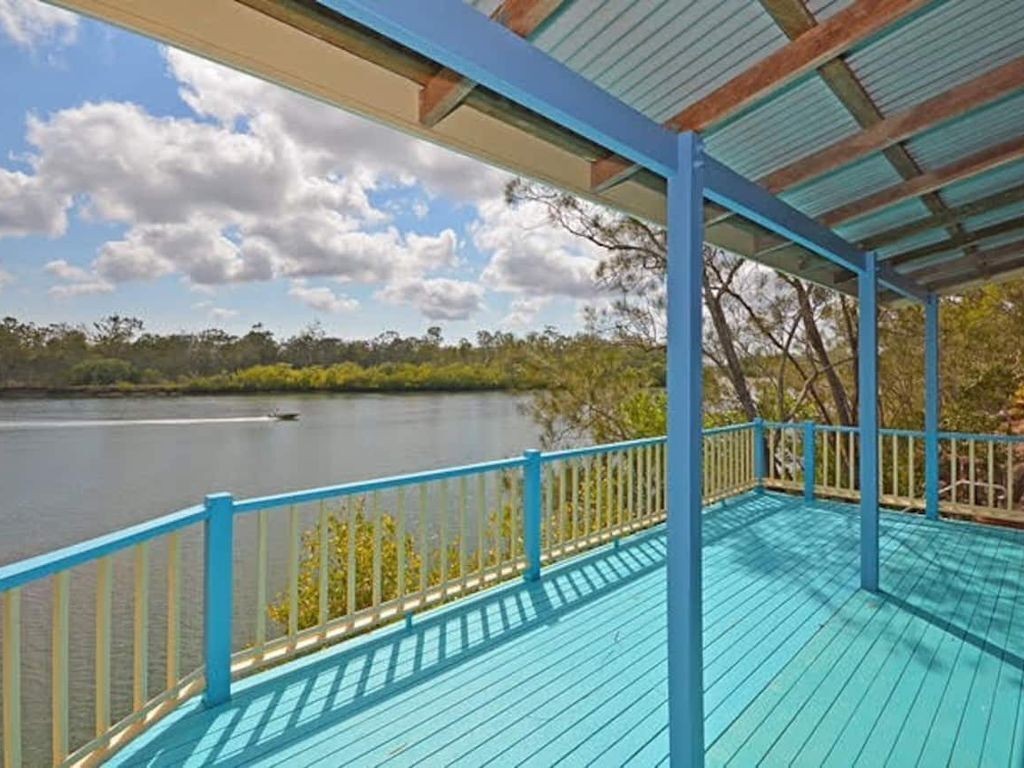 Burrum River Boat House - Pacific Haven- Riverfront - 2BR