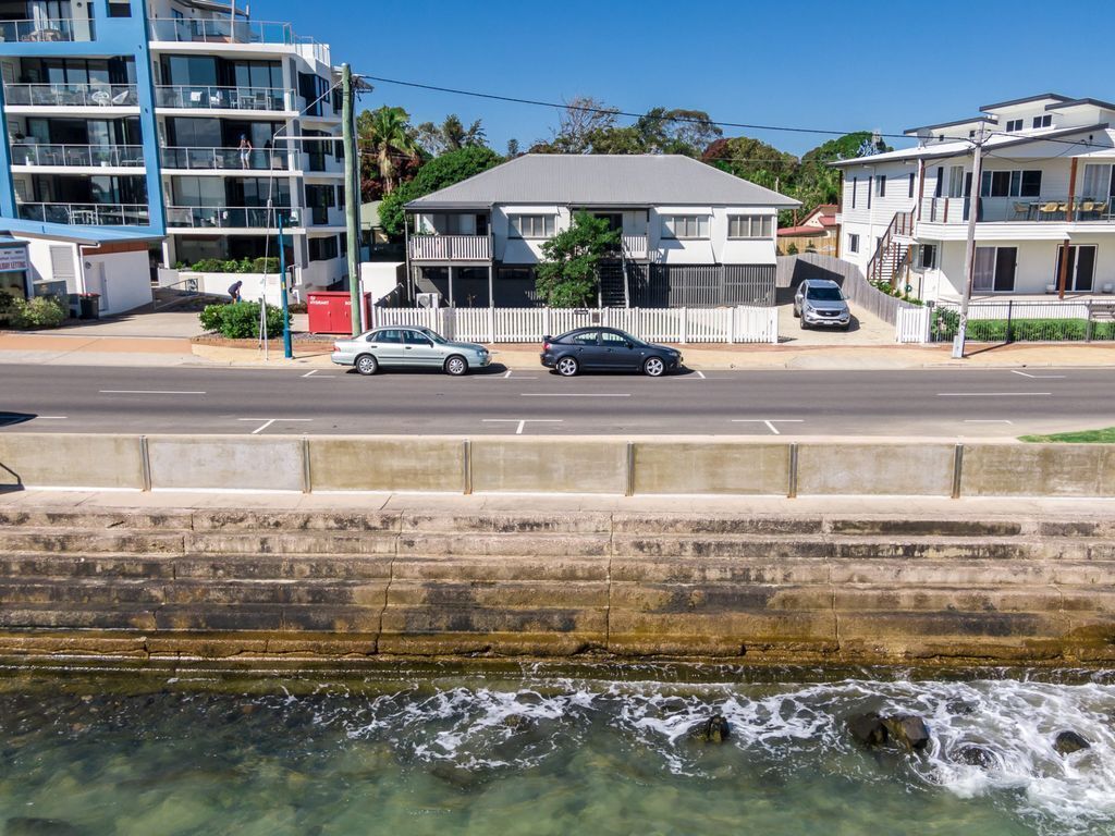 Waterfront Beachhouse on the Esplanade