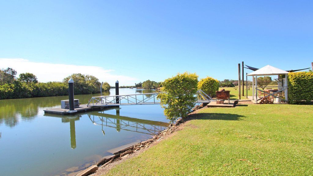 Campbell 7 - Four Bedroom House on River