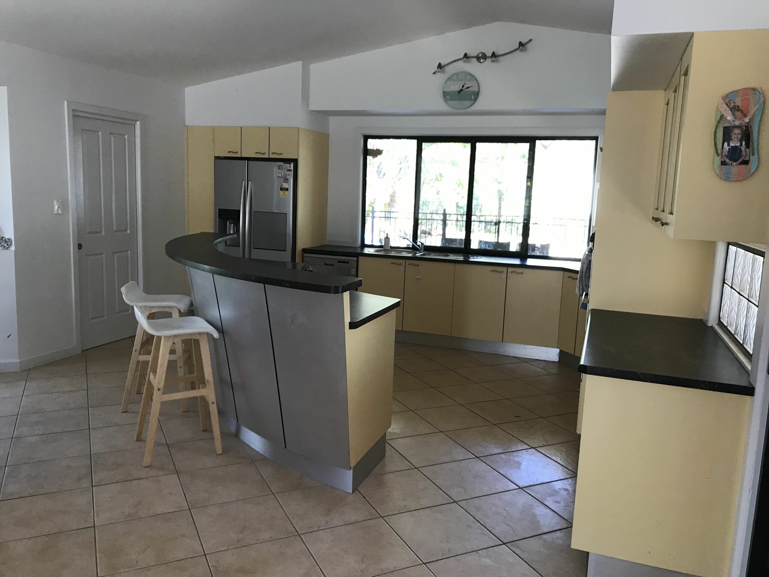 Family/Pet Friendly Mudjimba Beach House with a Pool - Free WI-FI & Foxtel