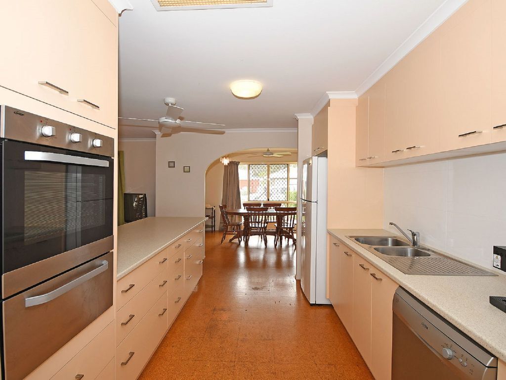 Sandy Paws - Burrum Heads- Walk to Beach -3br- Aircon- Pool Table