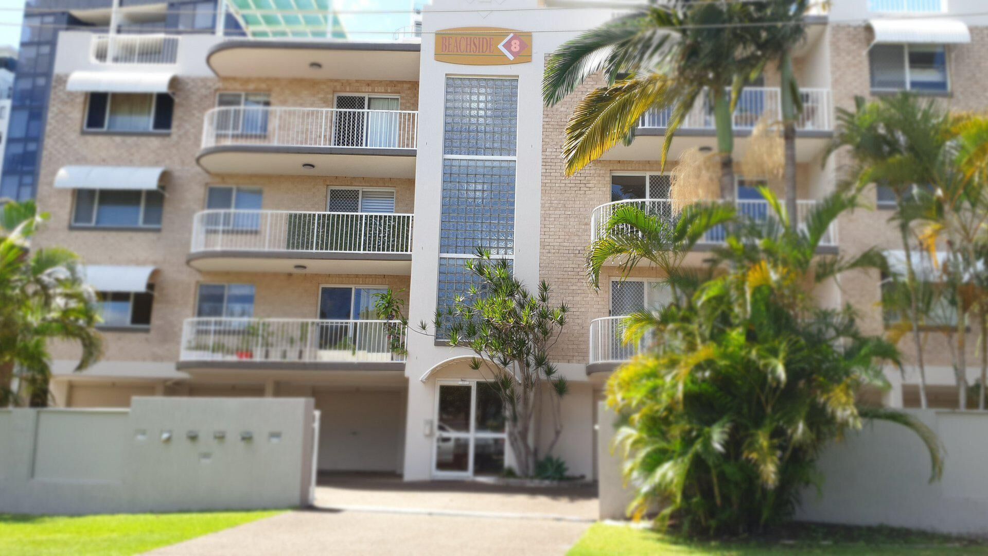 Beachside 2 - Three Bedroom Budget Unit With Wifi Only One Street Away From the Beach!