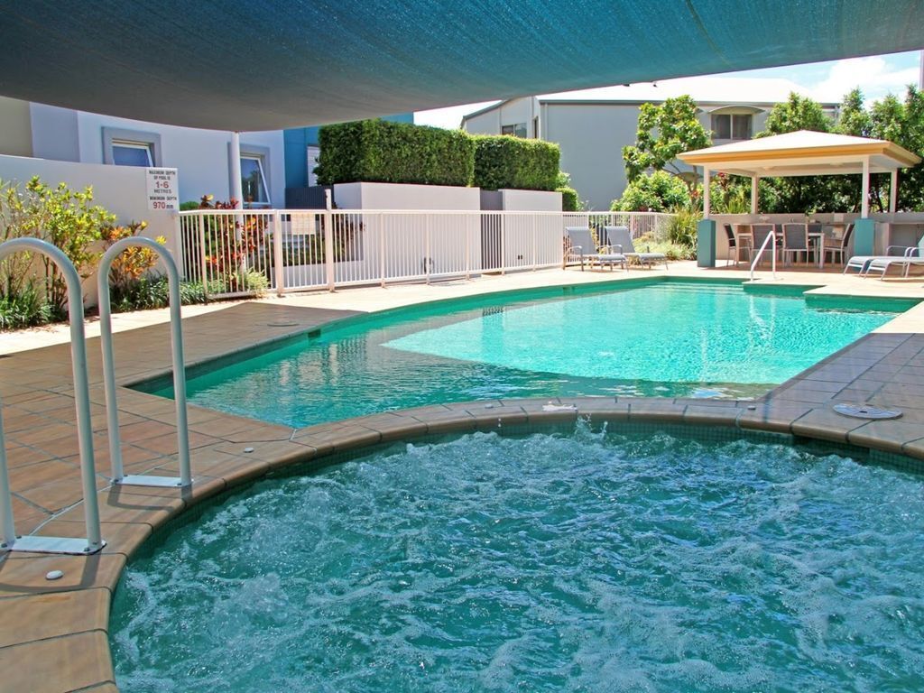 2BR Coolum Beach Rooftop Deckspa Tennis Pool