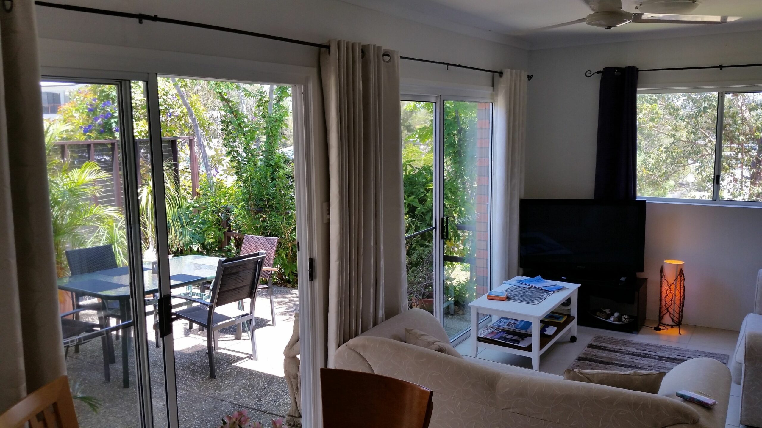 ~heart of the Coast,walk 2 to Alex Beach,private,courtyard,fully Self Contained