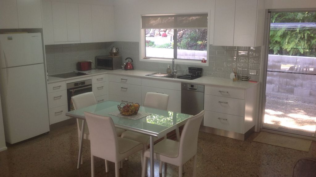 Billy's Beach Retreat-coolum Beach- Pet Friendly Home-linen Included-free Wi-fi