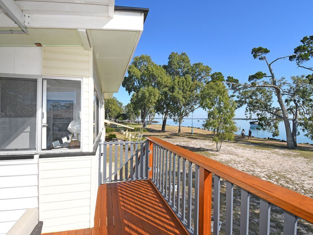 Bazza's Beach House - Riverfront - 3BR - Renovated