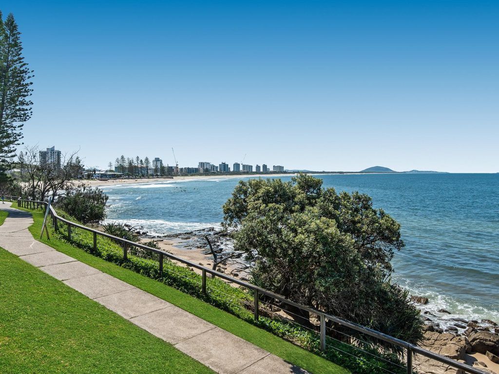 Beachfront Apartment With Balcony, Parking and Views