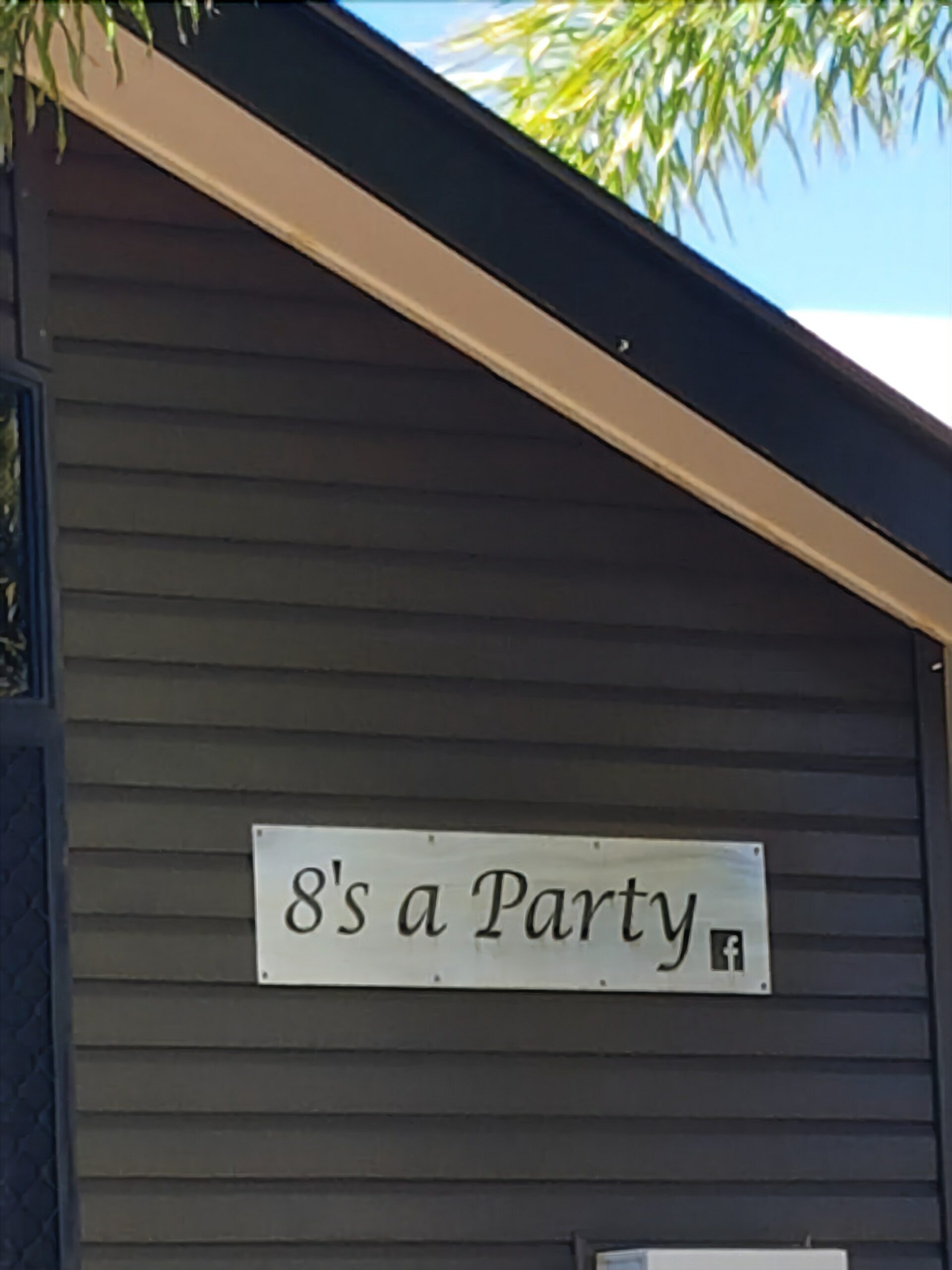 8's A Party Pet Friendly