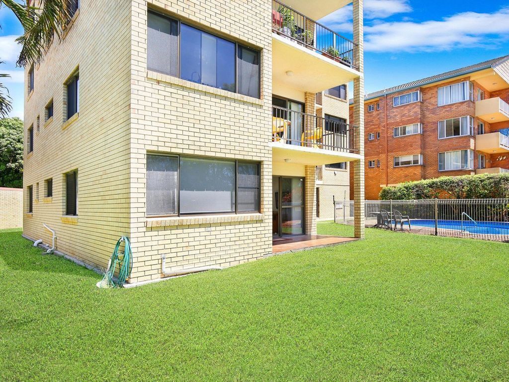 Golden Shores Unit 1, 21 Landsborough Parade