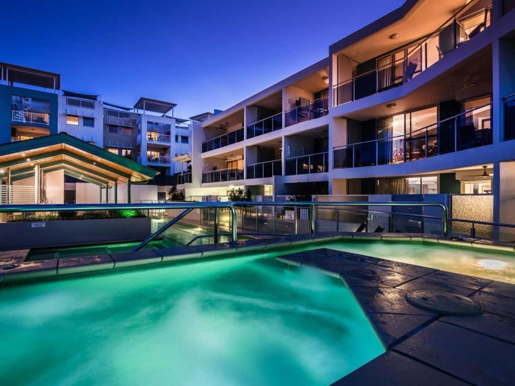 2BR Coolum Beach Rooftop Deckspa Tennis Pool