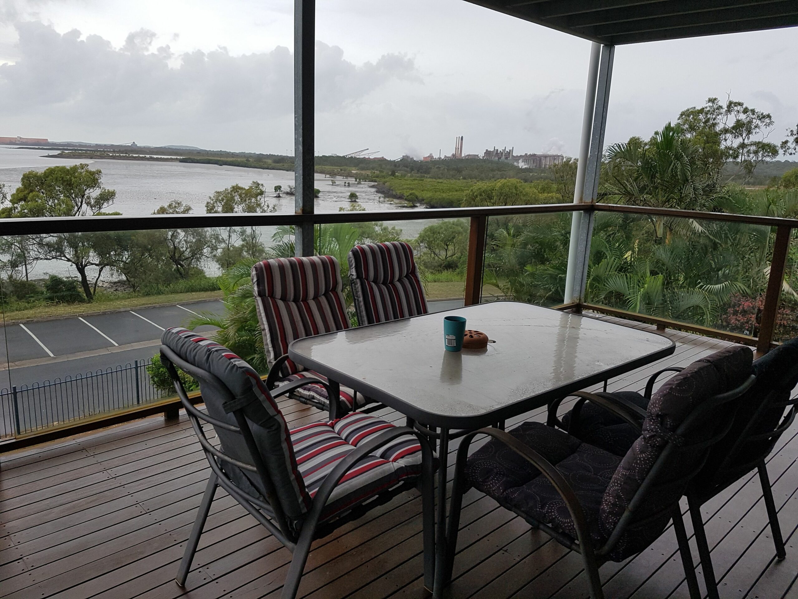 Pet friendly fully furnished unit with harbour views and sea breezes