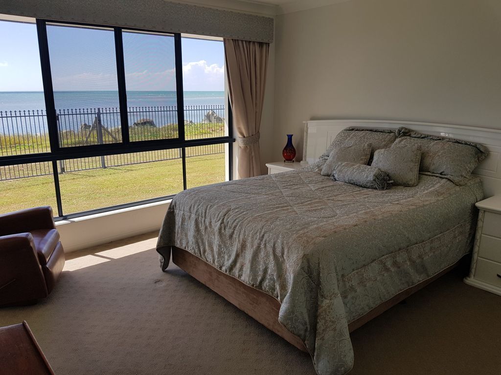 Seahaven - Toogoom- Beachfront- 4br- Aircon- Pets Welcome