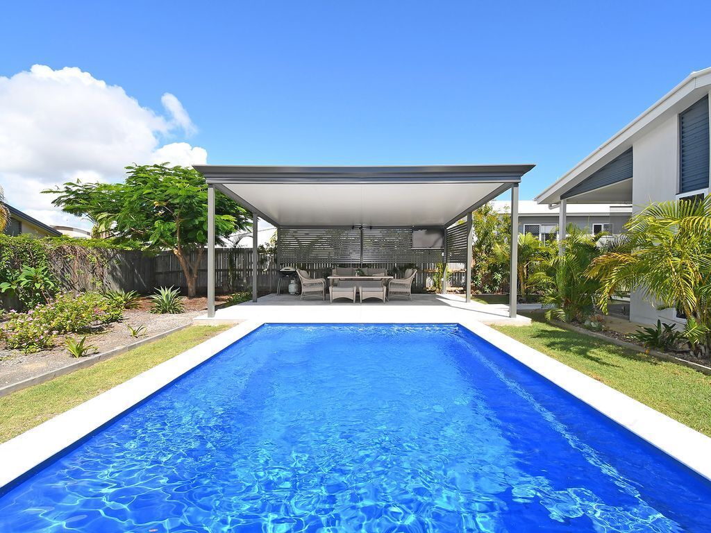 A Home By The Sea - Toogoom - 4BR - Pool - Aircon - Outside Pet Friendly