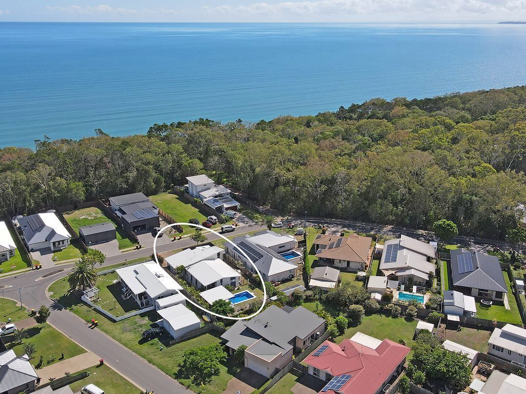 A Home By The Sea - Toogoom - 4BR - Pool - Aircon - Outside Pet Friendly