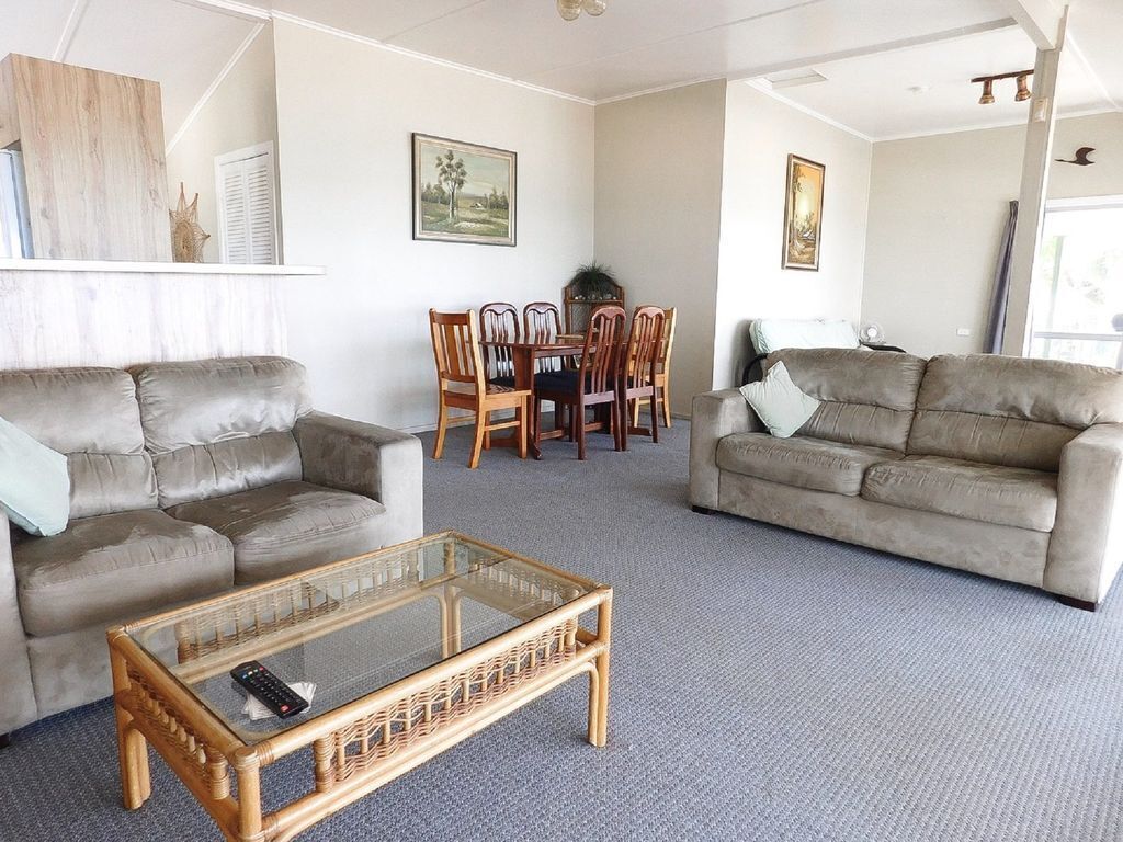 Seaspray Upstairs - Burrum Heads- Riverfront- 2br- Large Yard