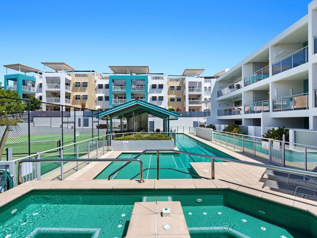 2BR Coolum Beach Rooftop Deckspa Tennis Pool