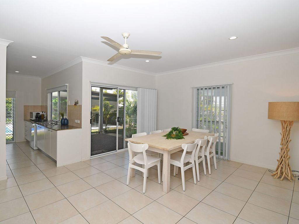 A Home By The Sea - Toogoom - 4BR - Pool - Aircon - Outside Pet Friendly