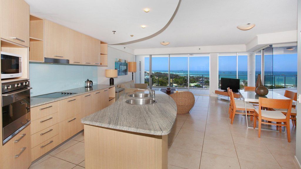 Sebel 808 - Two Bedroom Resort Unit with Amazing Ocean views + Wifi + Aircon and BBQ