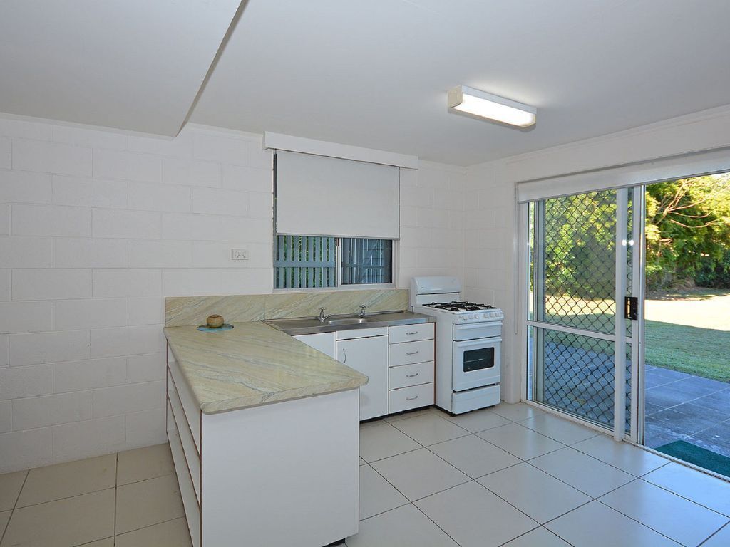 The Perfect Spot - Burrum Heads- Beachfront - 4 BR - Large Yard