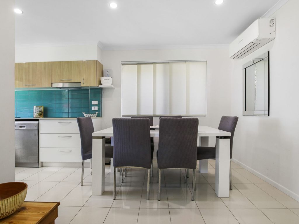 Golden Shores Unit 1, 21 Landsborough Parade