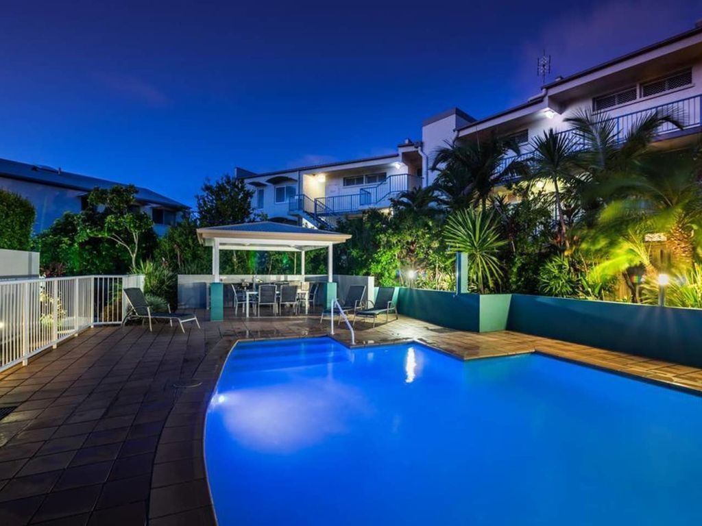 2BR Coolum Beach Rooftop Deckspa Tennis Pool