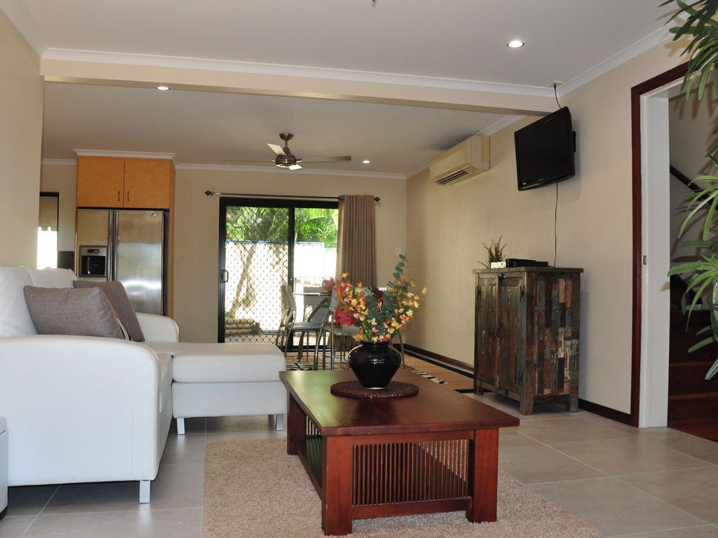 43 Double Island Drive - Two Level Holiday Home With Swimming Pool. Located Close to Beach and CBD