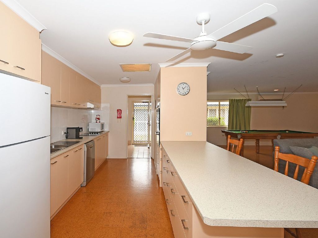 Sandy Paws - Burrum Heads- Walk to Beach -3br- Aircon- Pool Table