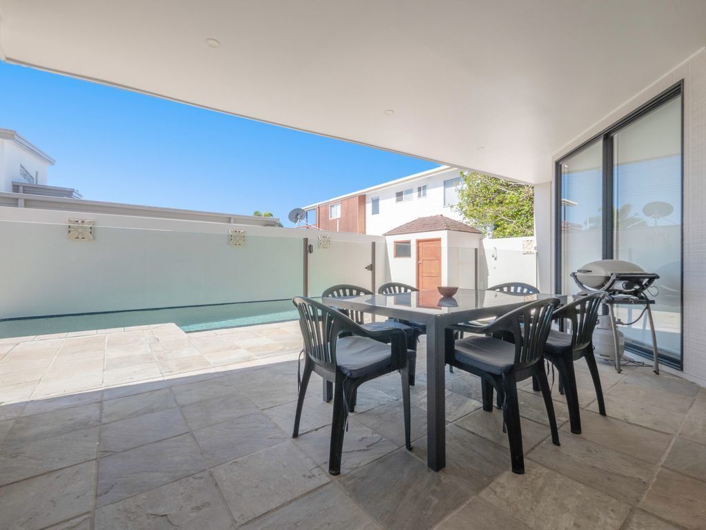 Campbell St, 11 Moffat Beach