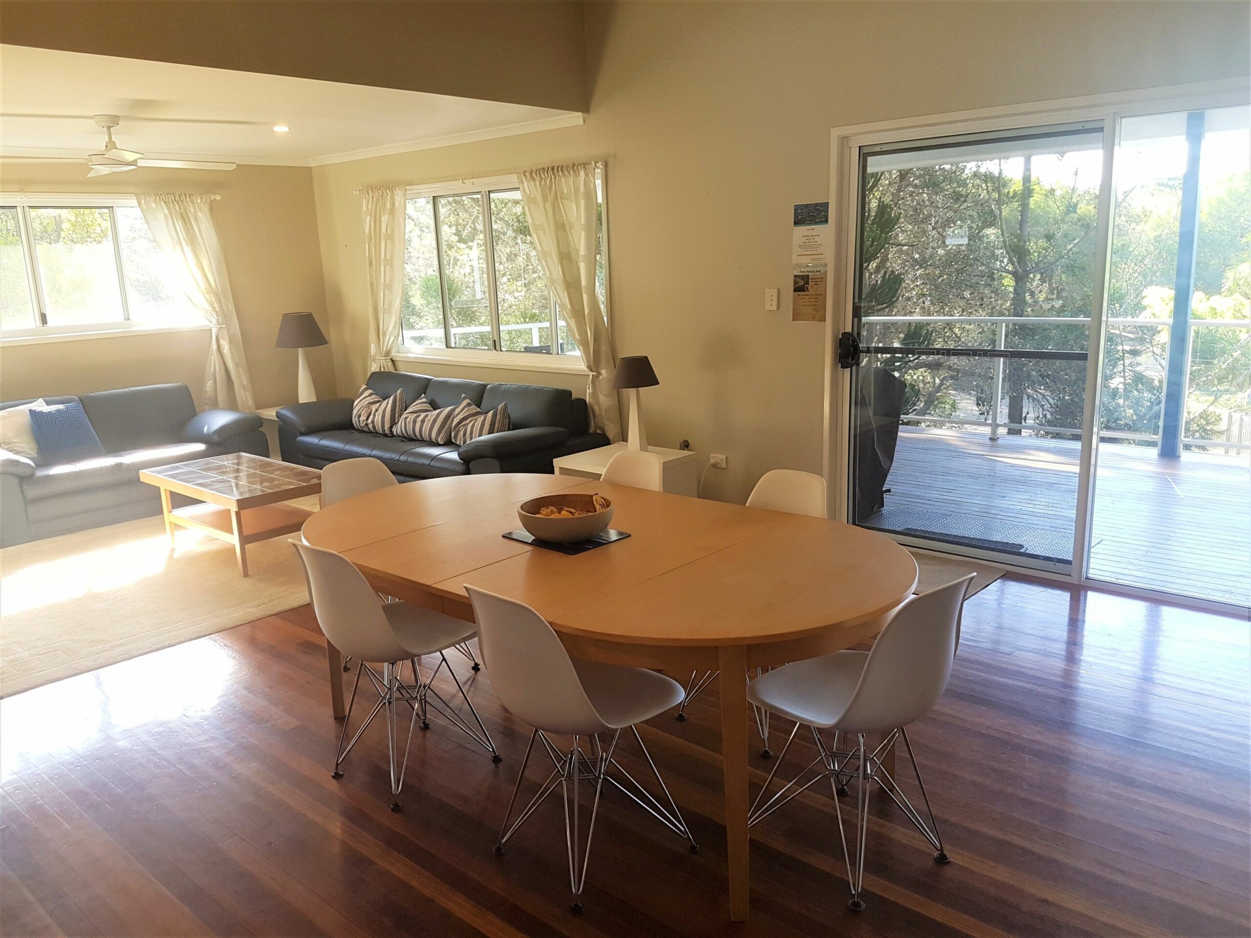 Fins - Happy Valley, Fraser Island - 5 Bedroom 4 Bath 2 Kitchen Free Wifi