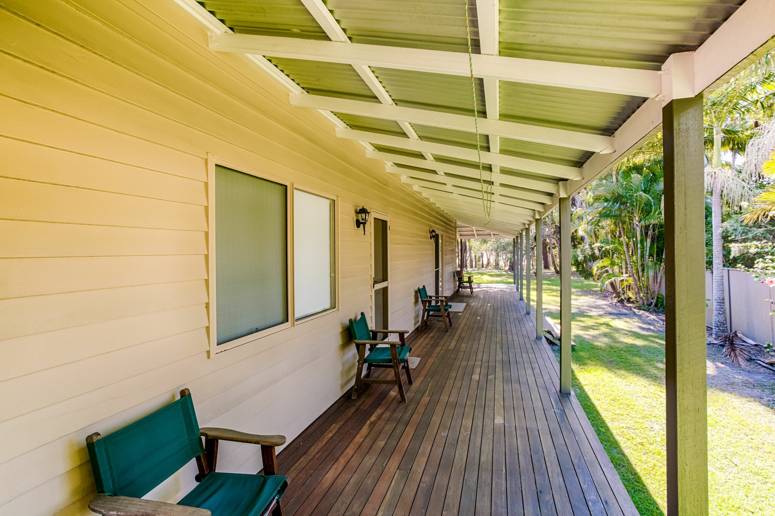 PERFECT GETAWAY ALONG THE GREAT SANDY STRAITS – STONE'S THROW FROM THE BEACH.