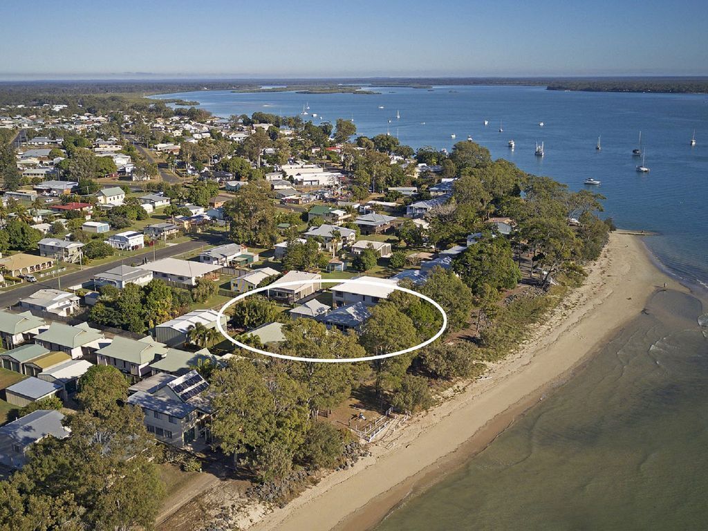 The Perfect Spot - Burrum Heads- Beachfront - 4 BR - Large Yard