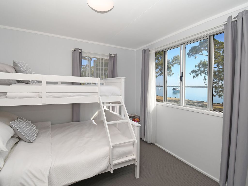 Bazza's Beach House - Riverfront - 3BR - Renovated