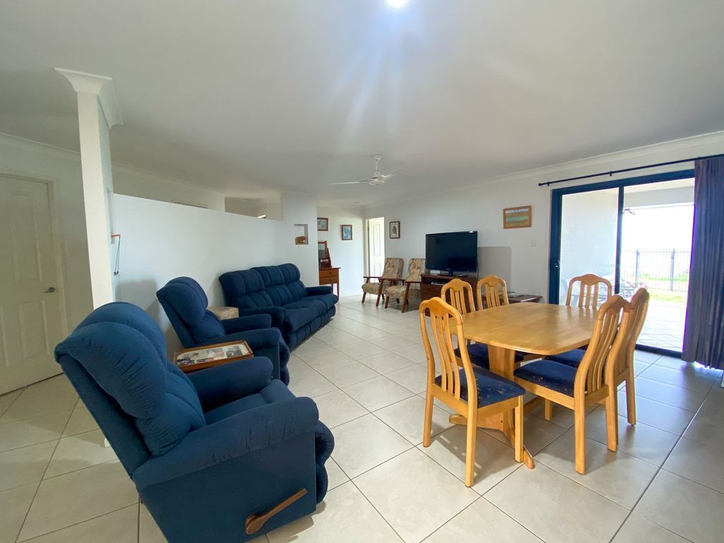 Seahaven - Toogoom- Beachfront- 4br- Aircon- Pets Welcome