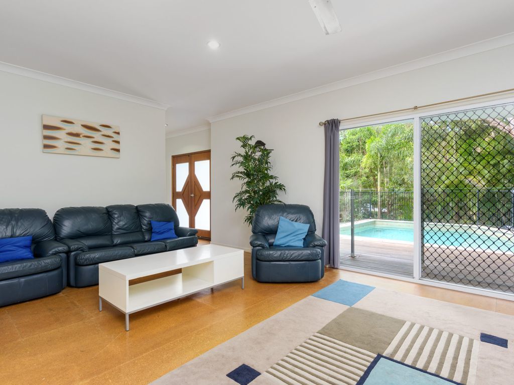 6 Ibis Court - Modern Tropical Family Home With Inground Swimming Pool & Outdoor Entertaining Area