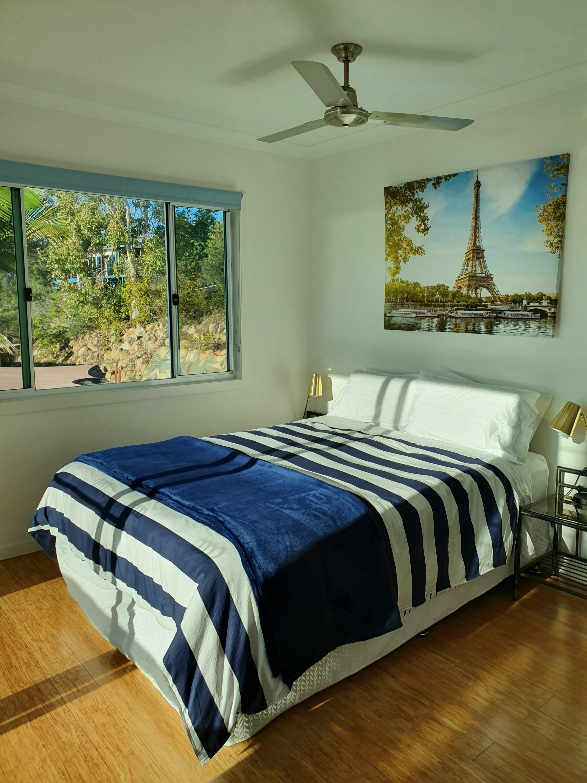 Pet friendly fully furnished unit with harbour views and sea breezes