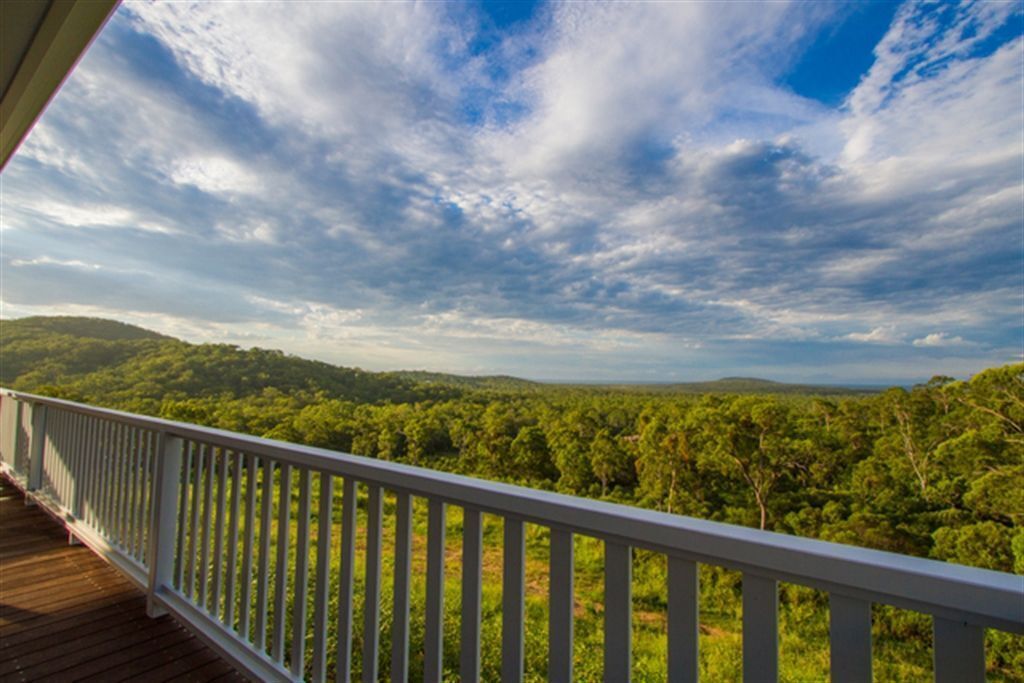 The Boat House - Luxury 3 Bedroom Hampton Style Beach House With Stunning Ocean & Hinterland Views